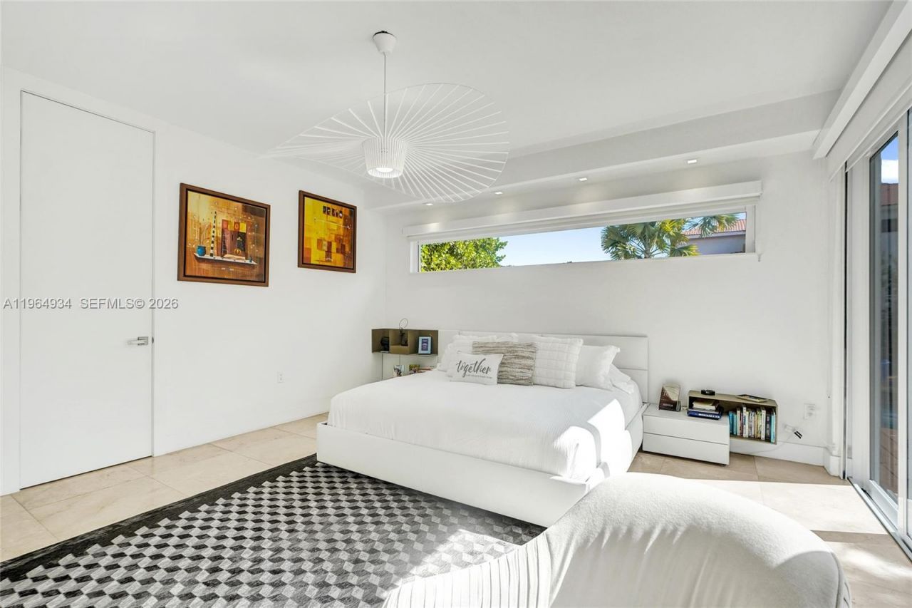 1662 Diplomat Dr, Miami, FL 33179 Photo