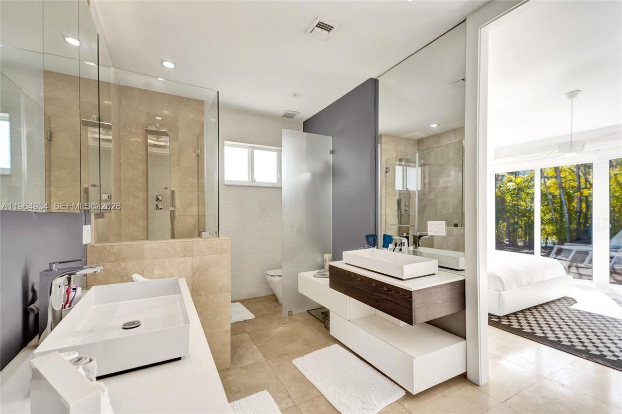 1662 Diplomat Dr, Miami, FL 33179 Photo