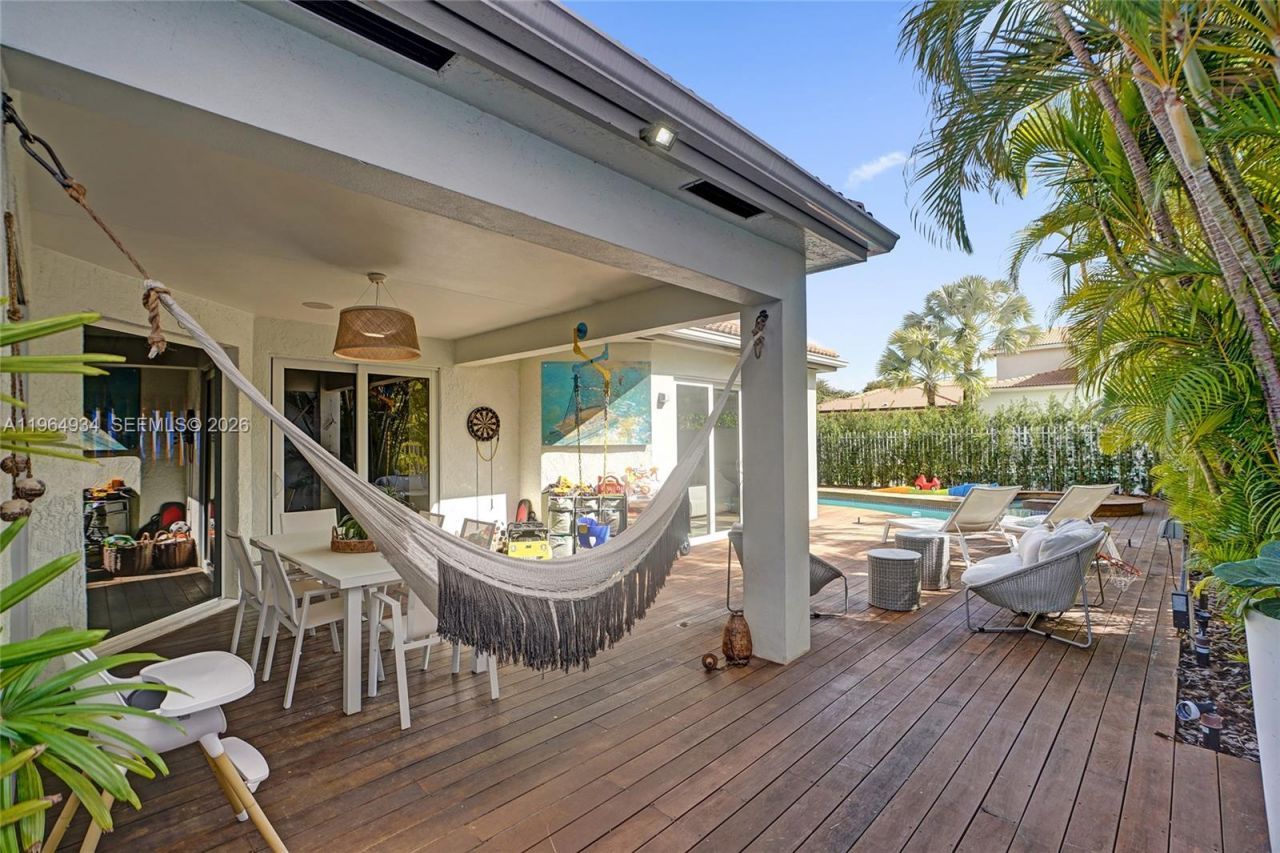 1662 Diplomat Dr, Miami, FL 33179 Photo