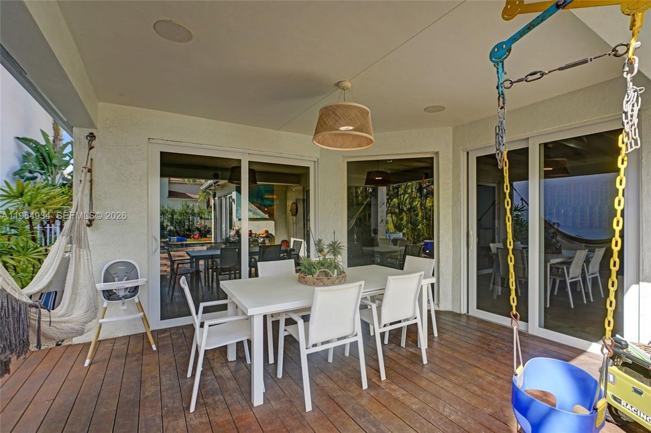 1662 Diplomat Dr, Miami, FL 33179 Photo