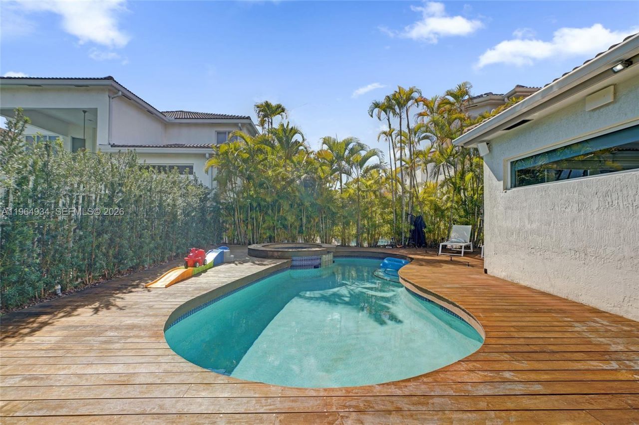 1662 Diplomat Dr, Miami, FL 33179 Photo