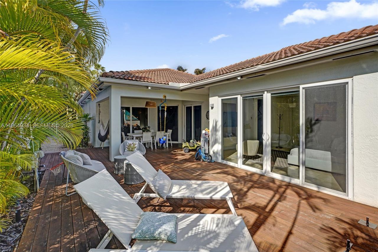 1662 Diplomat Dr, Miami, FL 33179 Photo