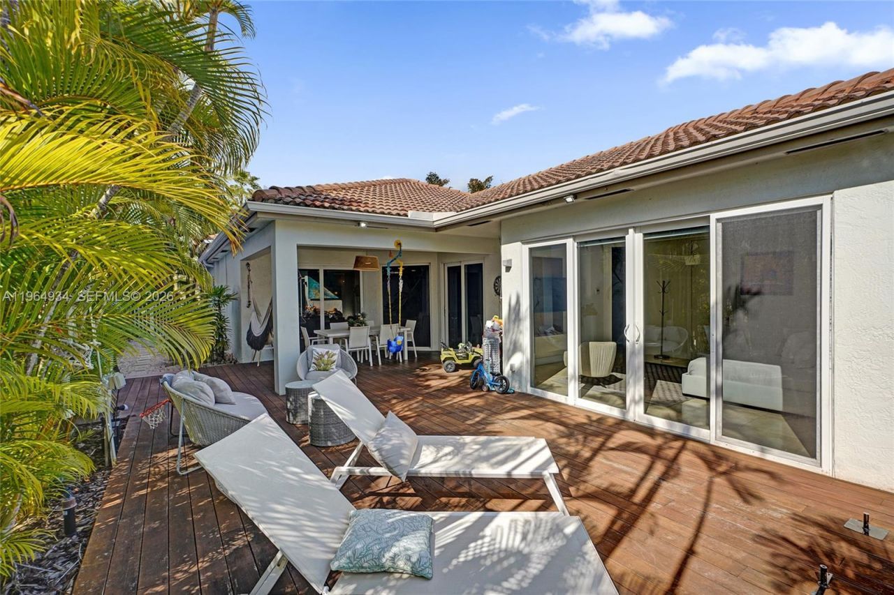 1662 Diplomat Dr, Miami, FL 33179 Photo