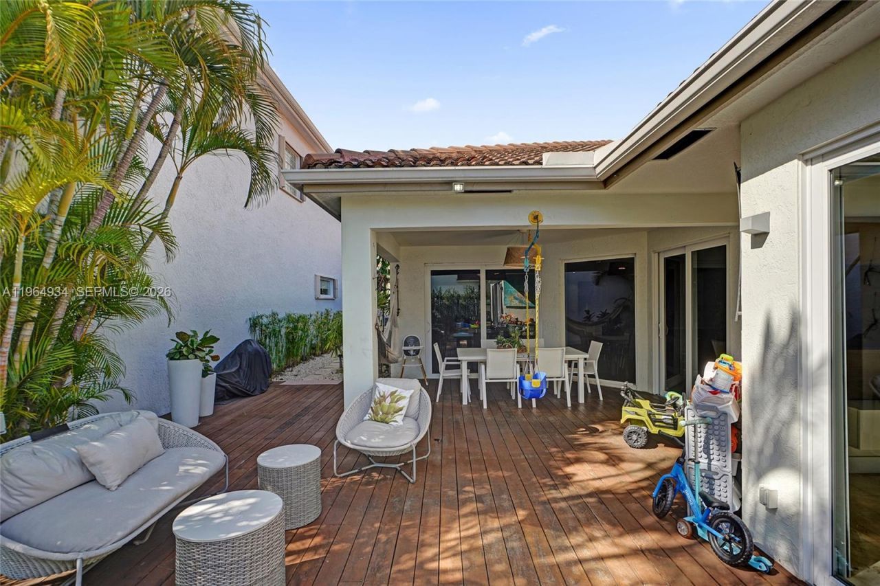 1662 Diplomat Dr, Miami, FL 33179 Photo