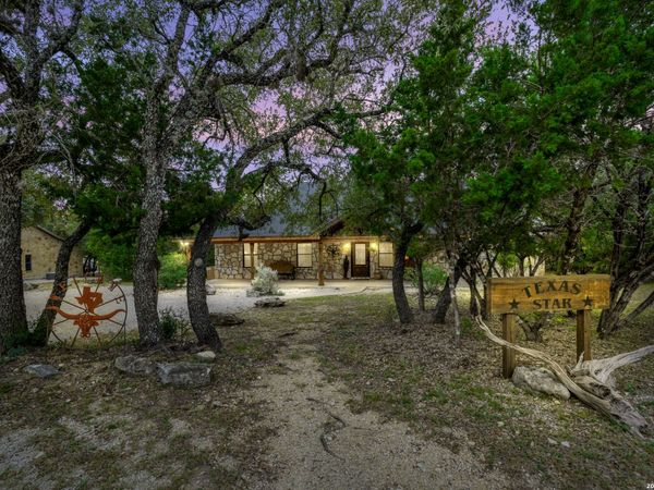 128 Mountain Laurel, ConCan, TX 78838