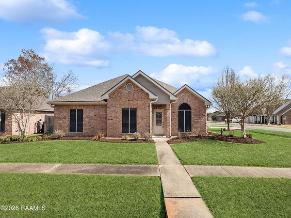 100 Bull Run Circle , Broussard, LA 70518