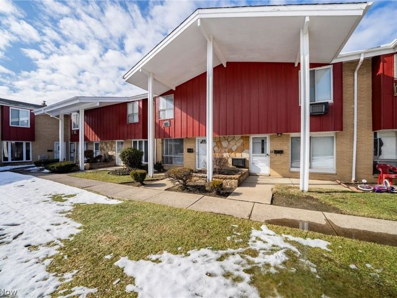 27701 Mills Avenue, Unit 2G, Euclid, OH 44132 Photo 2