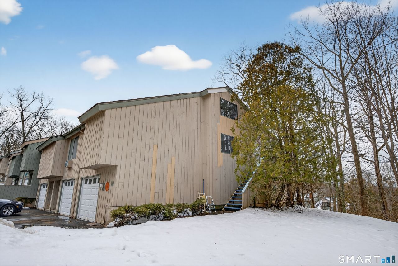 95 Wauwinet, Unit 95, Guilford, CT 06437 Main Photo