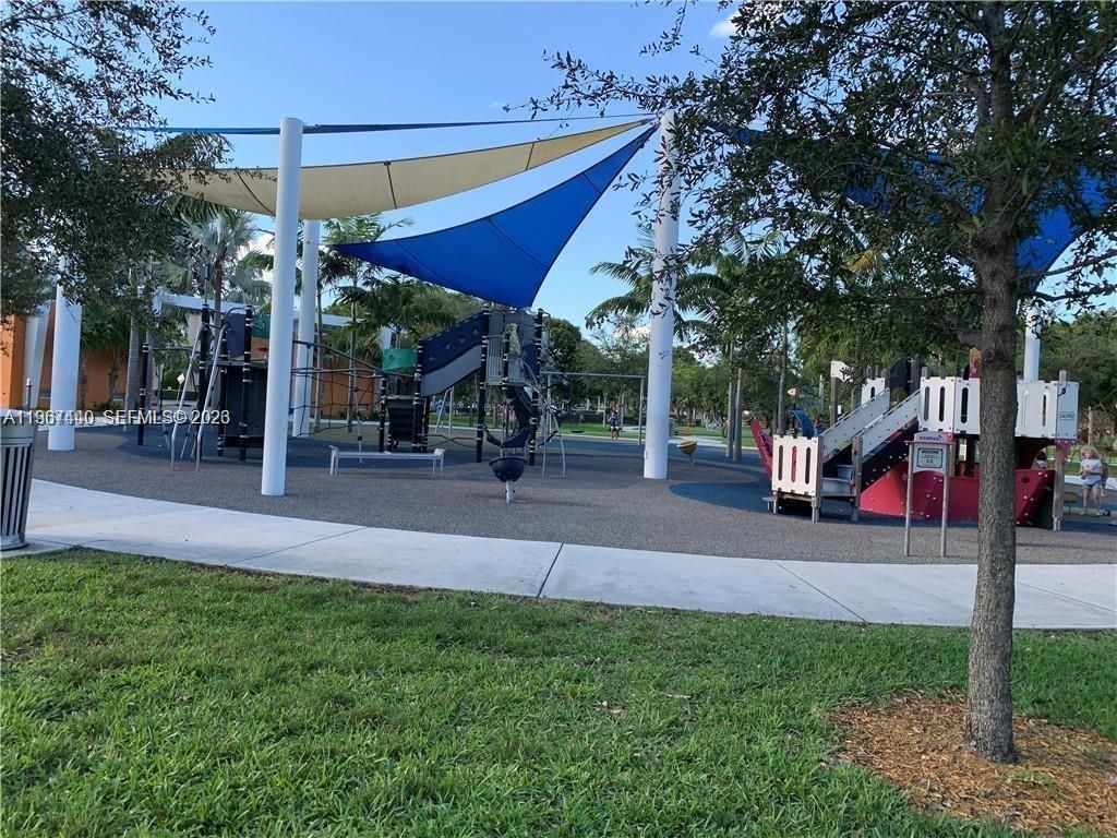 2304 NE 7th St, Unit 27, Hallandale Beach, FL 33009 Photo