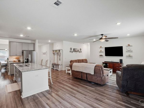 6203 Carson Dr, Milton, FL 32570