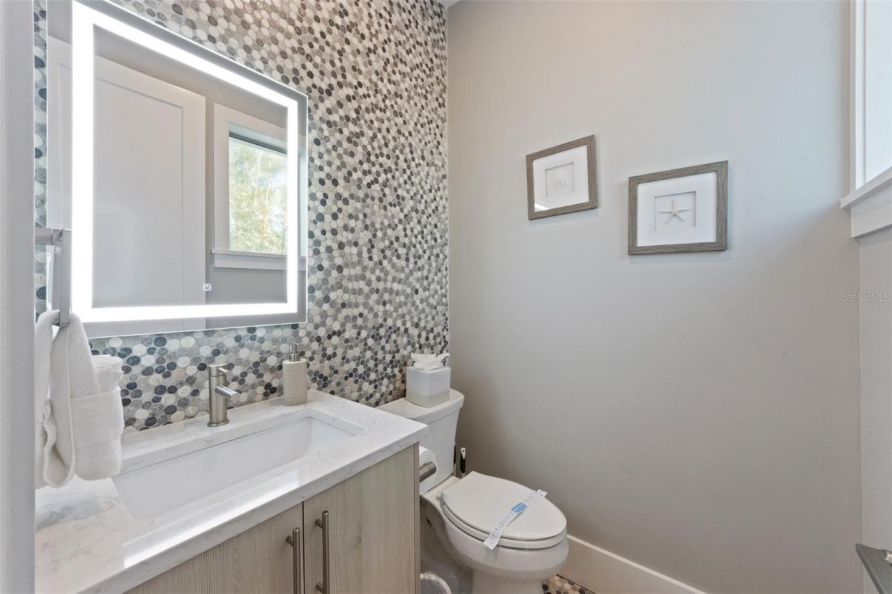 903 N Shore Drive, Unit B, Anna Maria, FL 34216 Photo