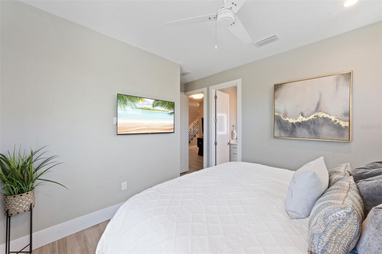 903 N Shore Drive, Unit B, Anna Maria, FL 34216 Photo