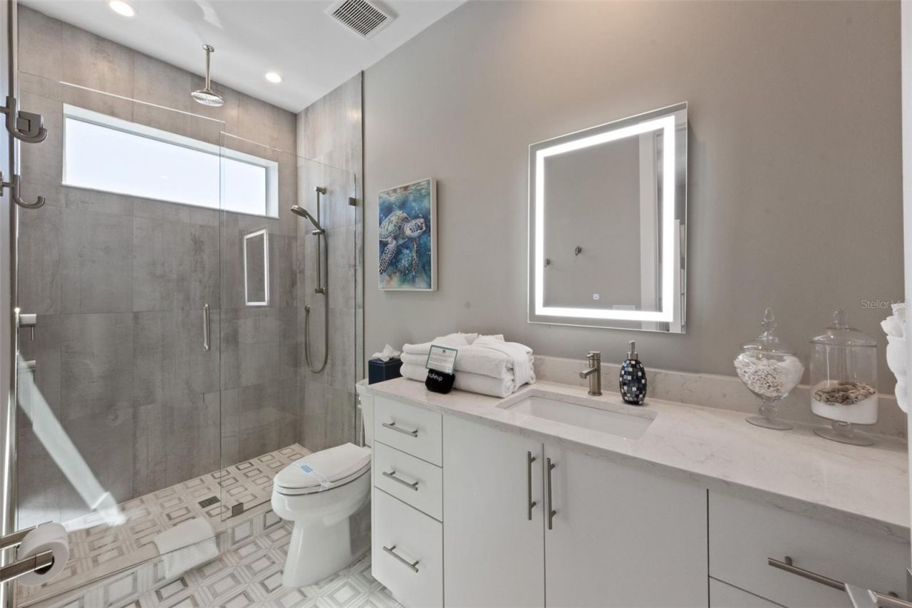 903 N Shore Drive, Unit B, Anna Maria, FL 34216 Photo