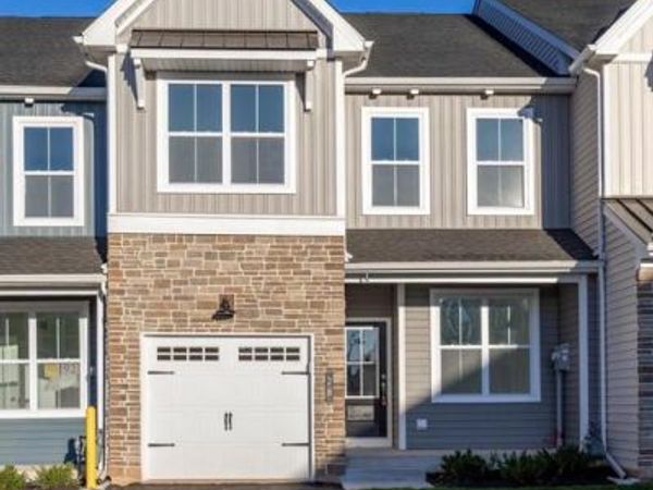 28 IRONWOOD DRIVE, ROYERSFORD, PA 19468