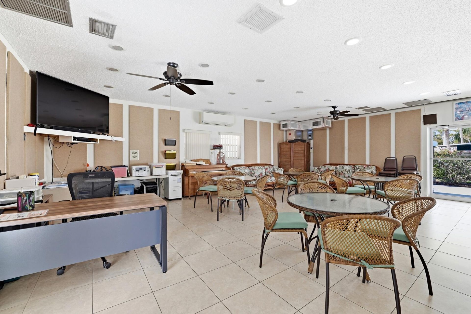 1502 S Lakeside Drive, Unit 204, Lake Worth Beach, FL 33460 Photo