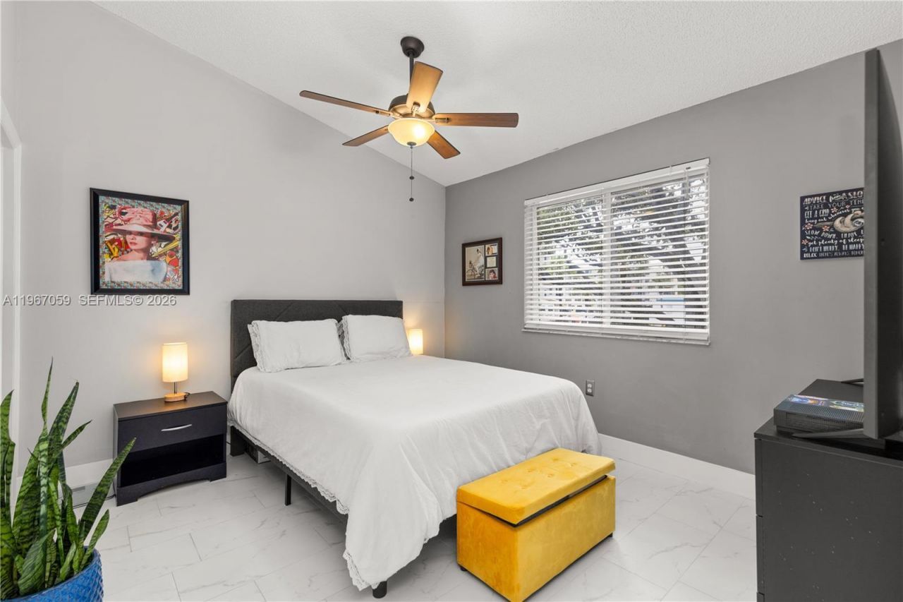 2250 NW 78th Ave , Unit 202, Pembroke Pines, FL 33024 Photo