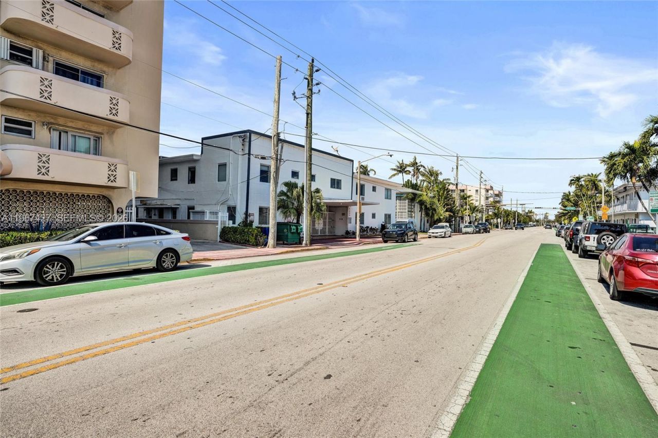 8420 Byron Ave, Unit 7, Miami Beach, FL 33141 Photo