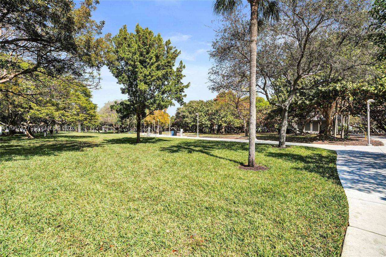 8420 Byron Ave, Unit 7, Miami Beach, FL 33141 Photo