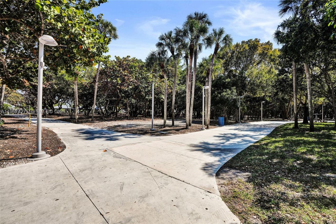 8420 Byron Ave, Unit 7, Miami Beach, FL 33141 Photo