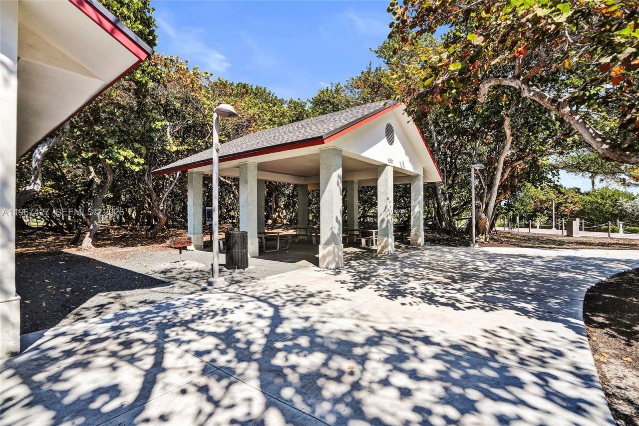 8420 Byron Ave, Unit 7, Miami Beach, FL 33141 Photo