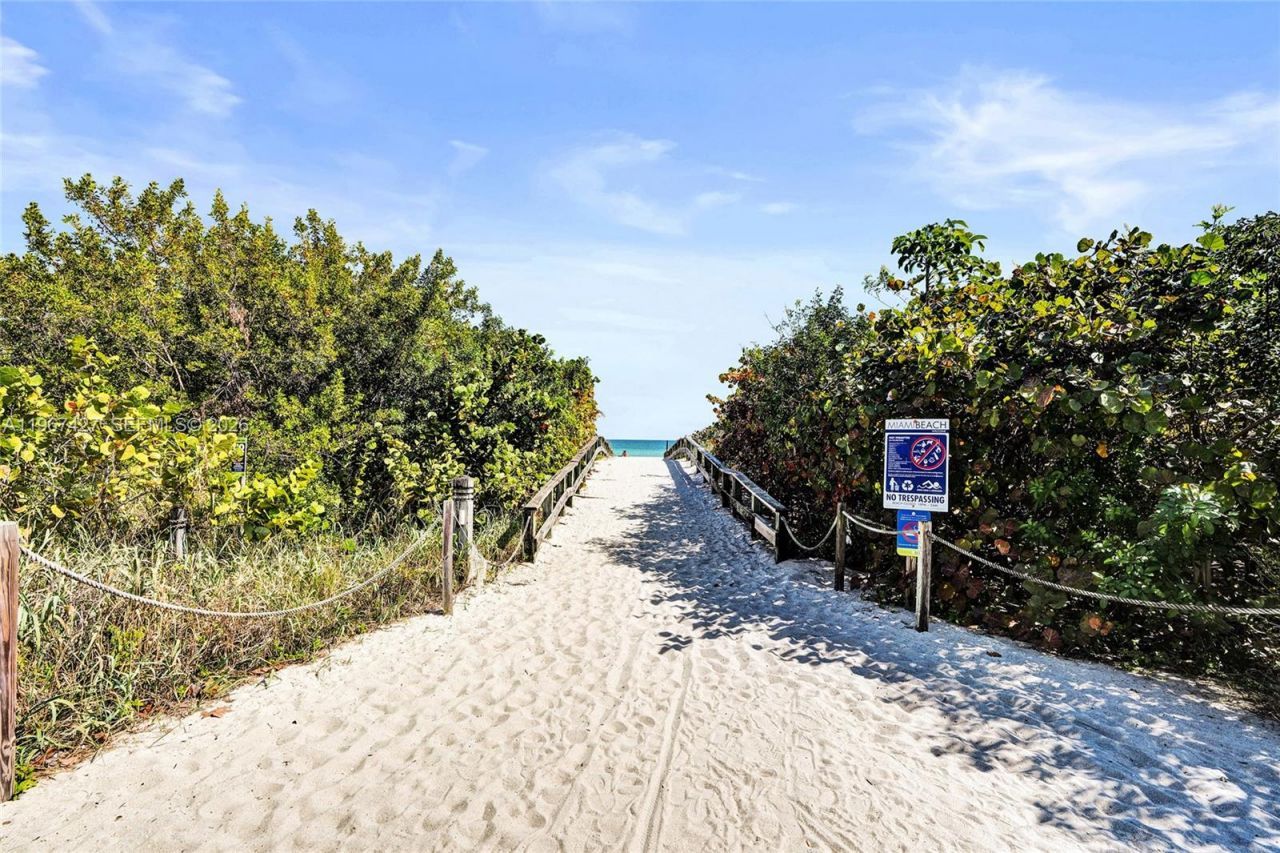 8420 Byron Ave, Unit 7, Miami Beach, FL 33141 Photo