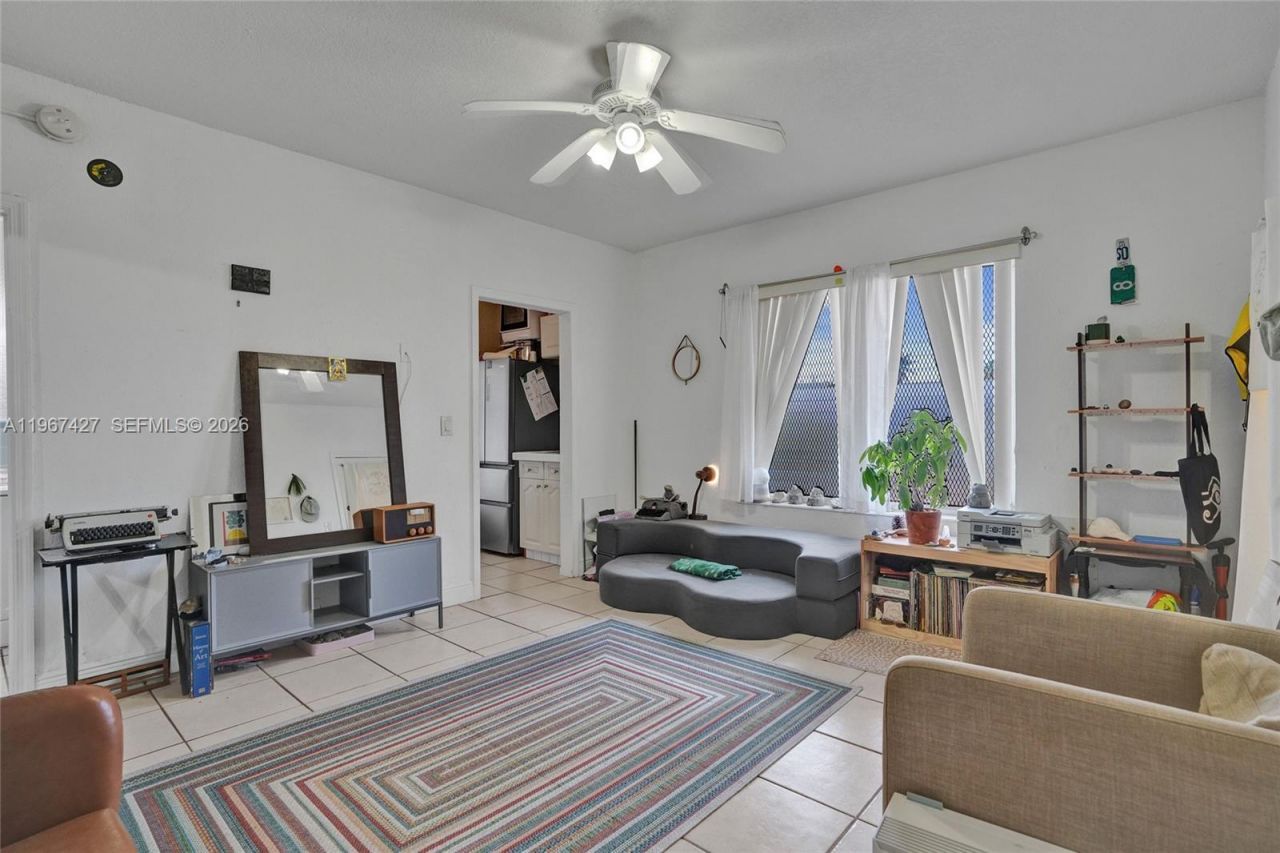 8420 Byron Ave, Unit 7, Miami Beach, FL 33141 Photo