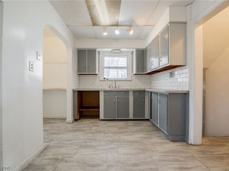 17909 Schenely Avenue, Cleveland, OH 44119 Photo 10