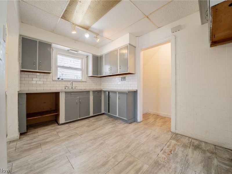 17909 Schenely Avenue, Cleveland, OH 44119 Photo 13