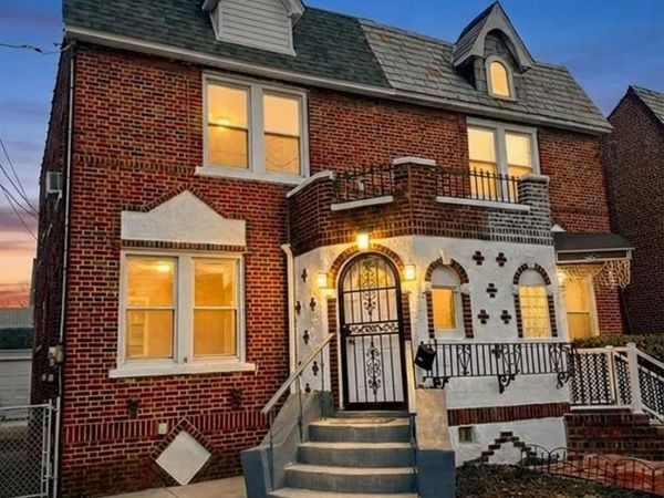 95-27 239th Street , Floral Park, NY 11001