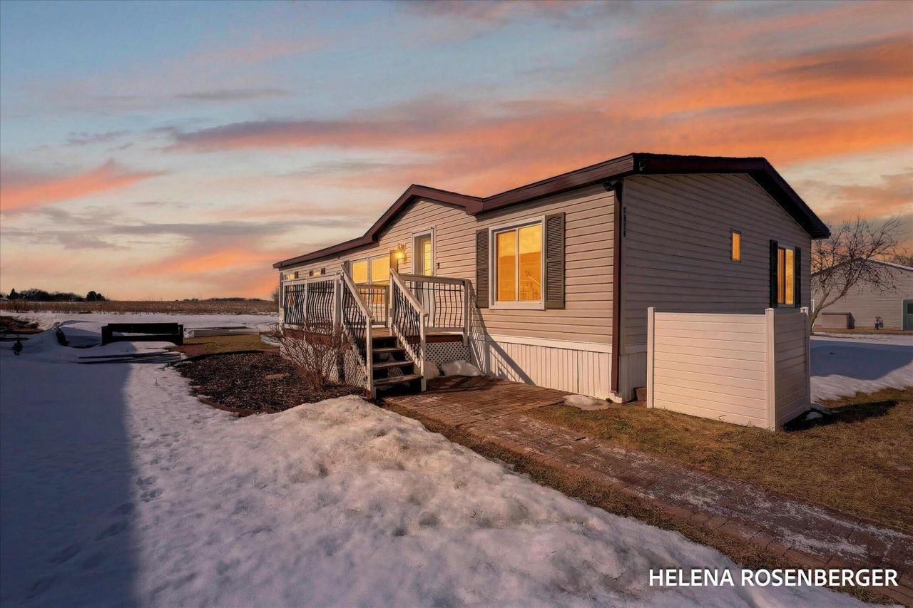 1815 Daisy Lane, Kent City, MI 49330 Main Photo