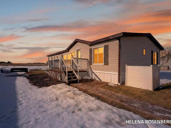 1815 Daisy Lane, Kent City, MI 49330