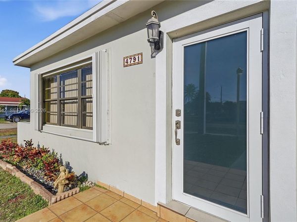 4791 W 3rd Ave , Hialeah, FL 33012