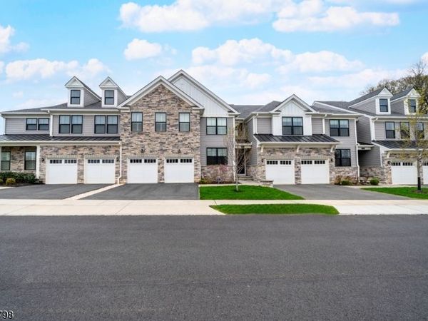 3 Concord Ct, Warren, NJ 07059