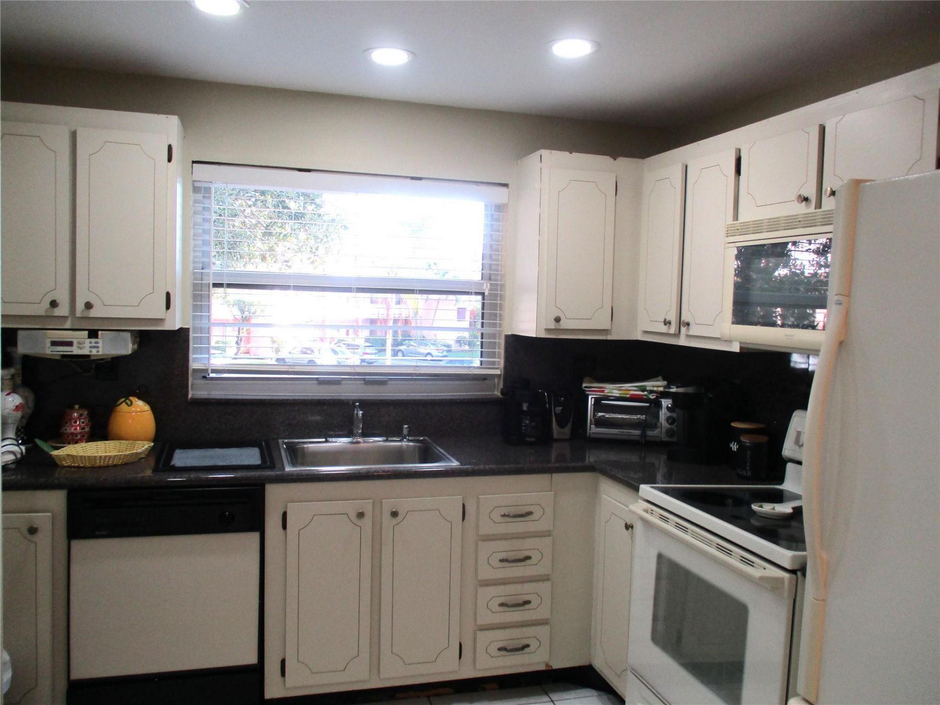 9541 Sunrise Lakes Blvd, Unit 210, Sunrise, FL 33322 Photo