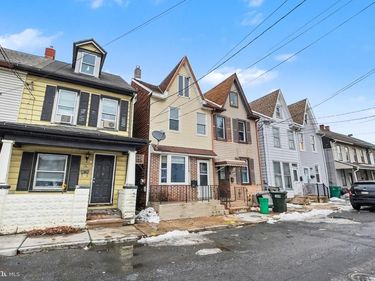 321 E WEIDMAN STREET, LEBANON, PA 17046