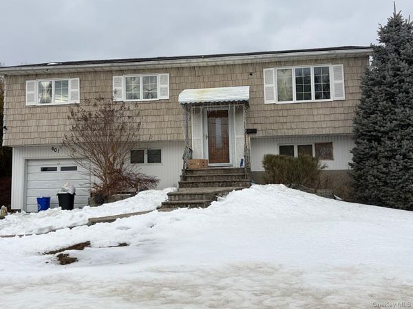 601 Old Country Road , Deer Park, NY 11729