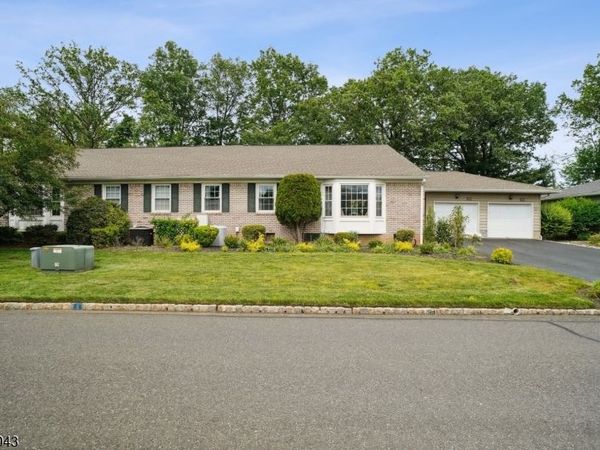 126 Brandywyne Dr, Florham Park, NJ 07932