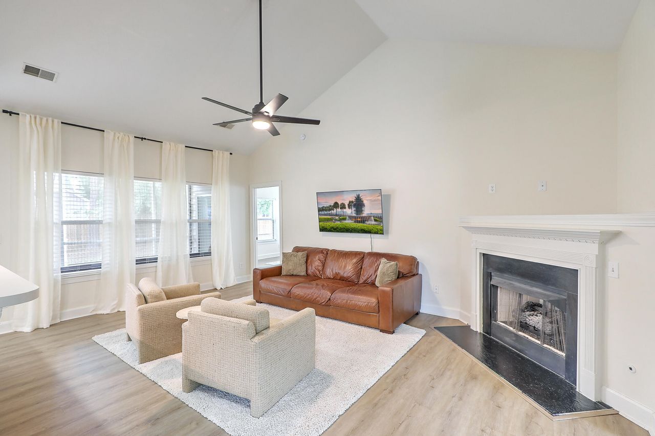 4908 Franconia Drive Photo 2