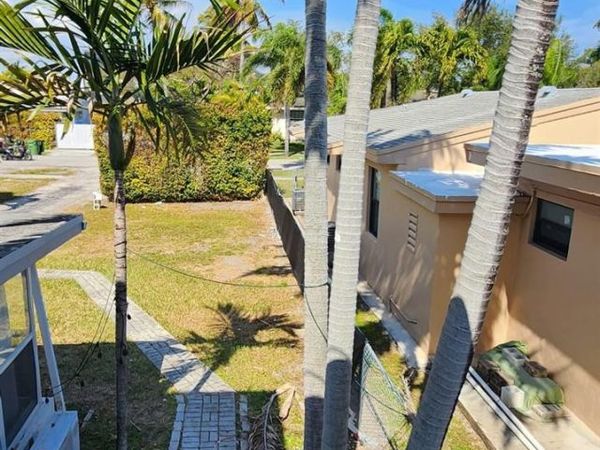 708 NE 4th Street, Unit 2, Hallandale Beach, FL 33009