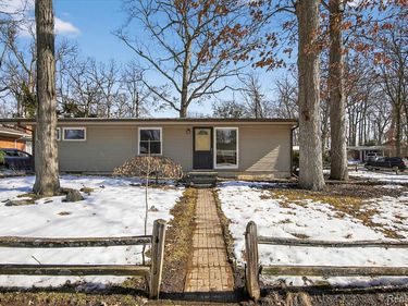 2344 S Circle Drive, Ann Arbor, MI 48103