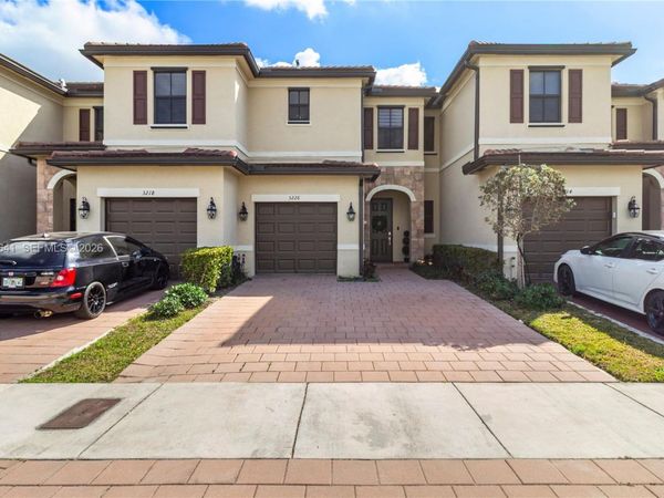 3226 W 108th St, Hialeah, FL 33018