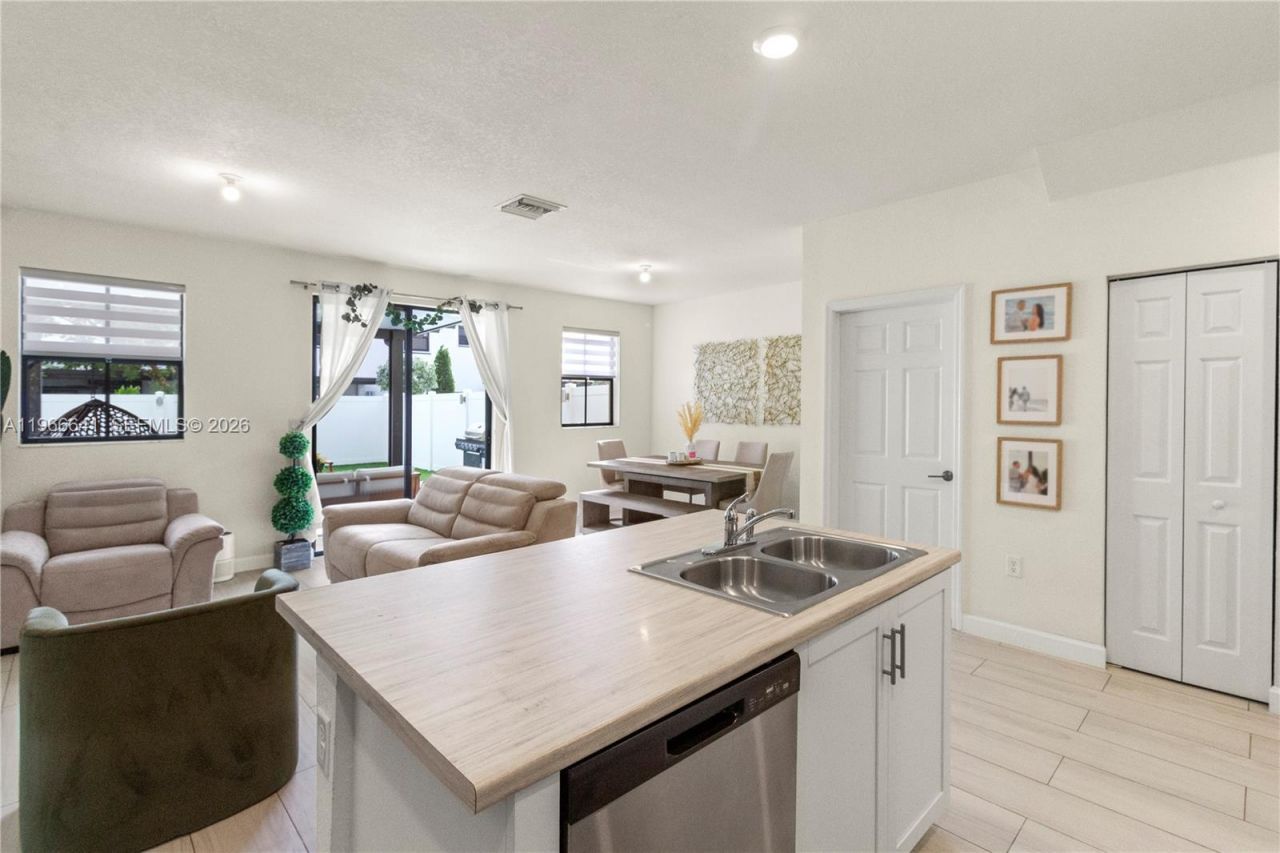 3226 W 108th St, Hialeah, FL 33018 Photo