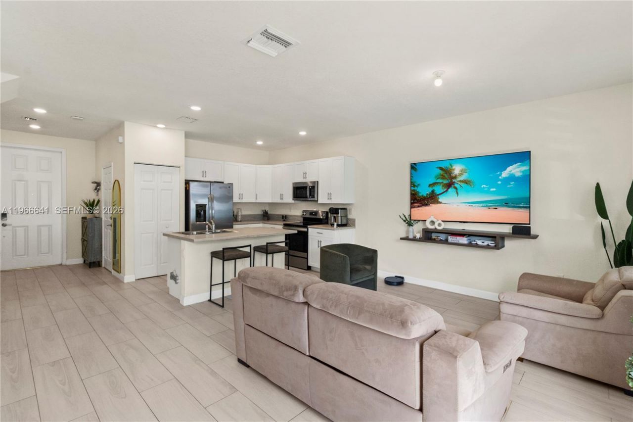 3226 W 108th St, Hialeah, FL 33018 Photo