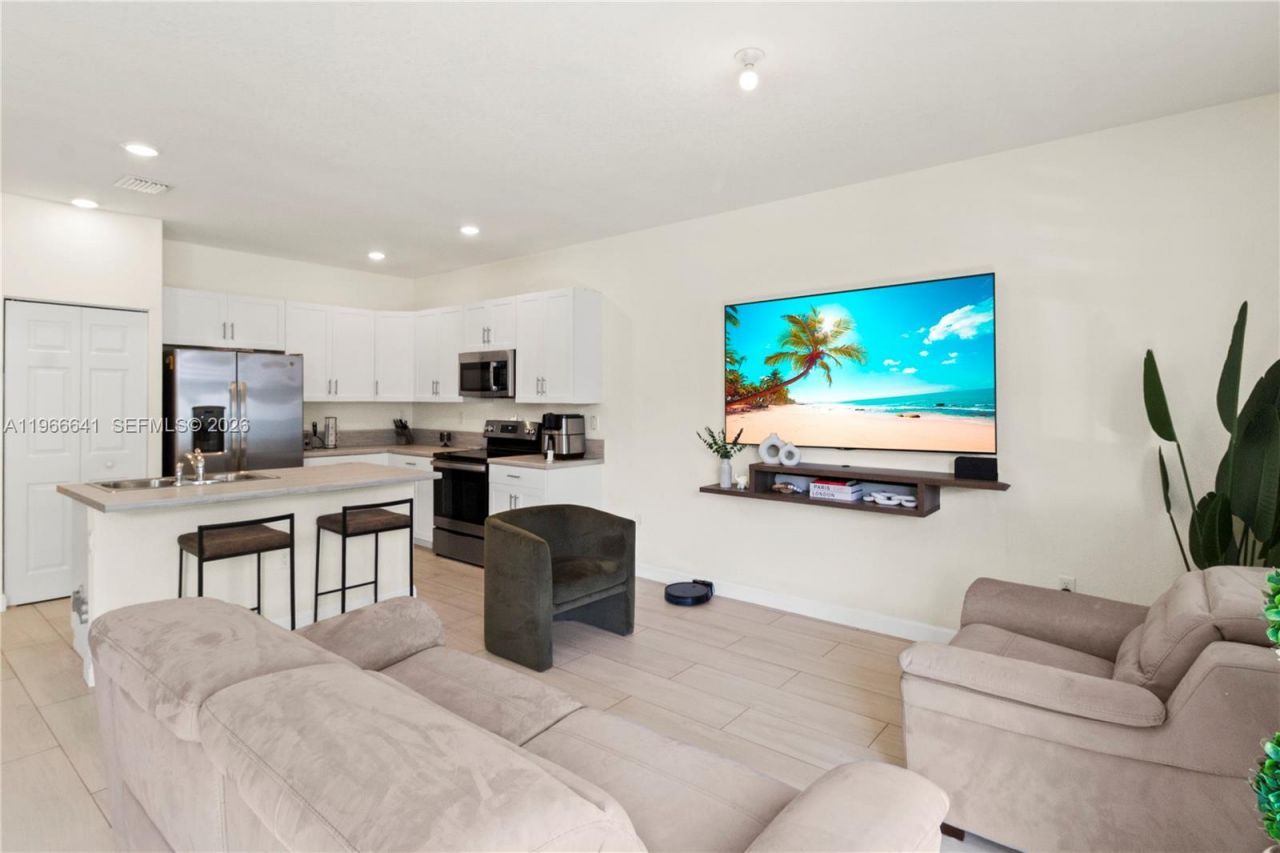 3226 W 108th St, Hialeah, FL 33018 Photo