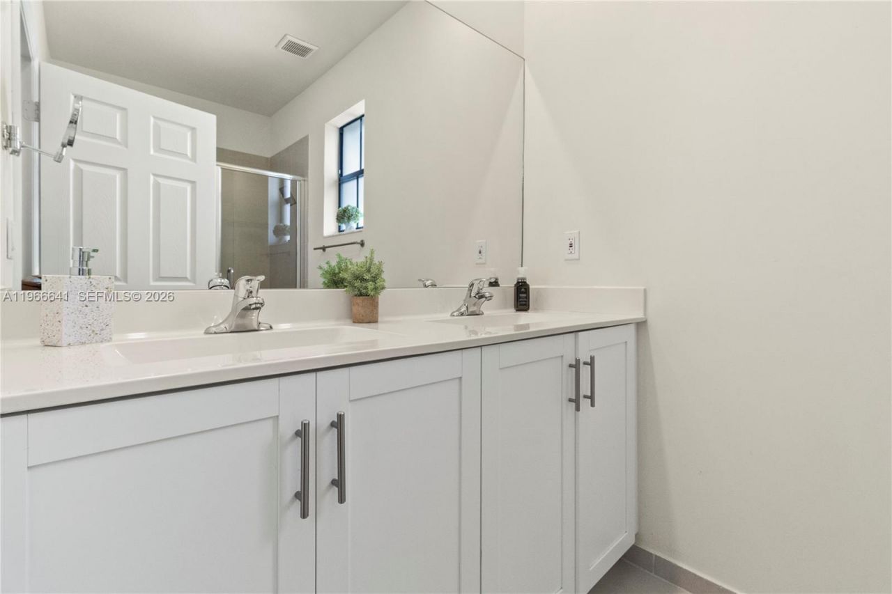 3226 W 108th St, Hialeah, FL 33018 Photo