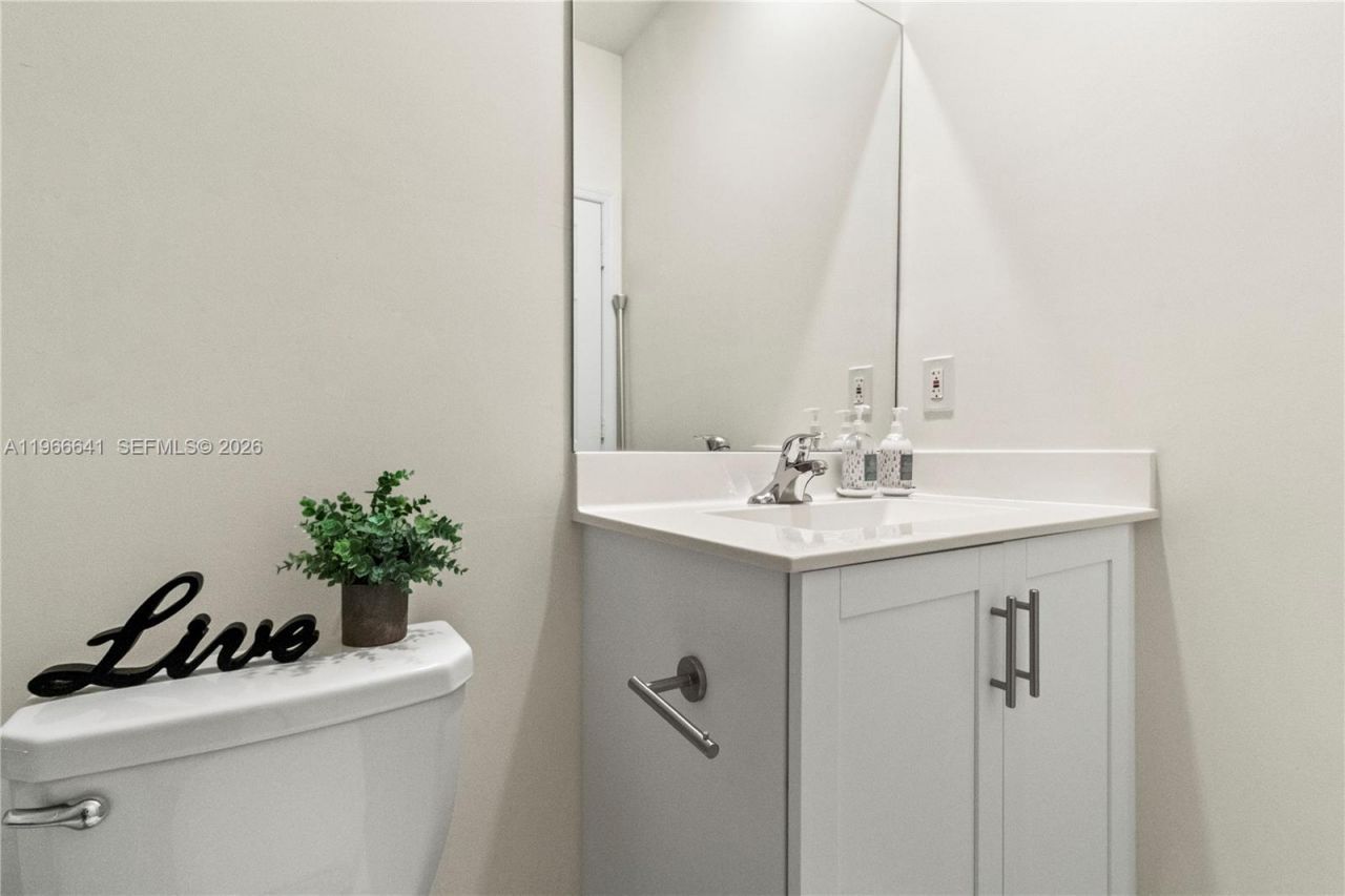 3226 W 108th St, Hialeah, FL 33018 Photo