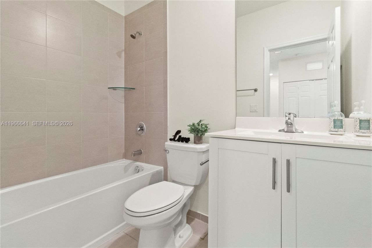 3226 W 108th St, Hialeah, FL 33018 Photo