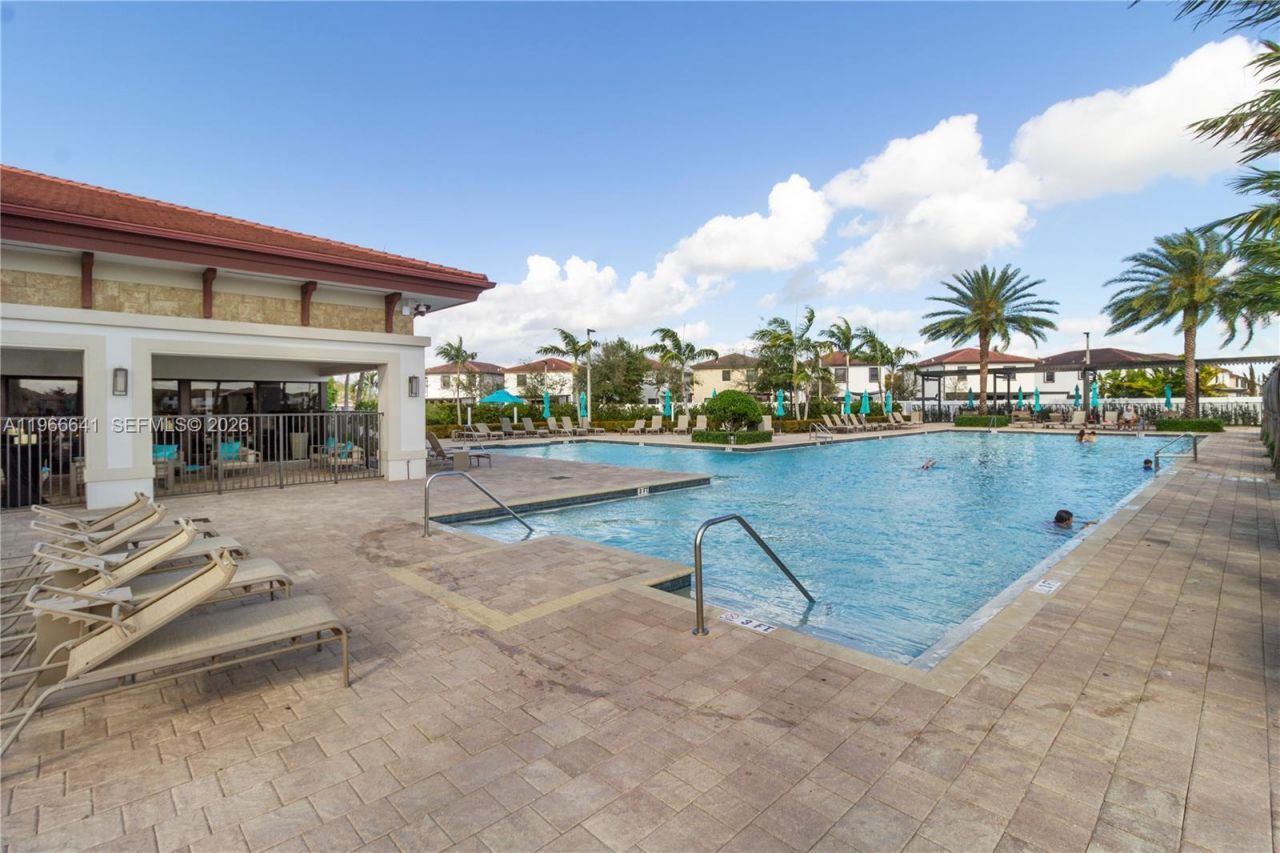 3226 W 108th St, Hialeah, FL 33018 Photo