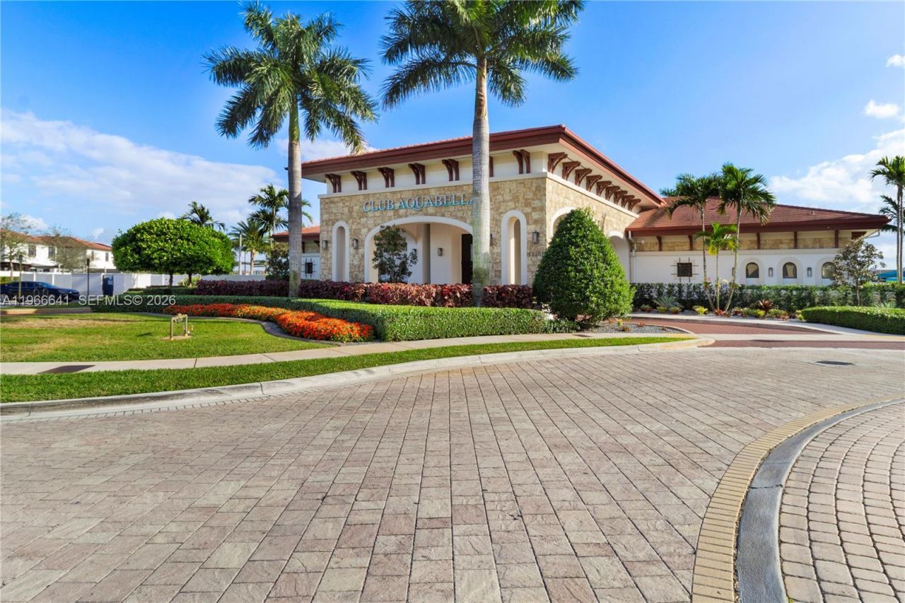 3226 W 108th St, Hialeah, FL 33018 Photo