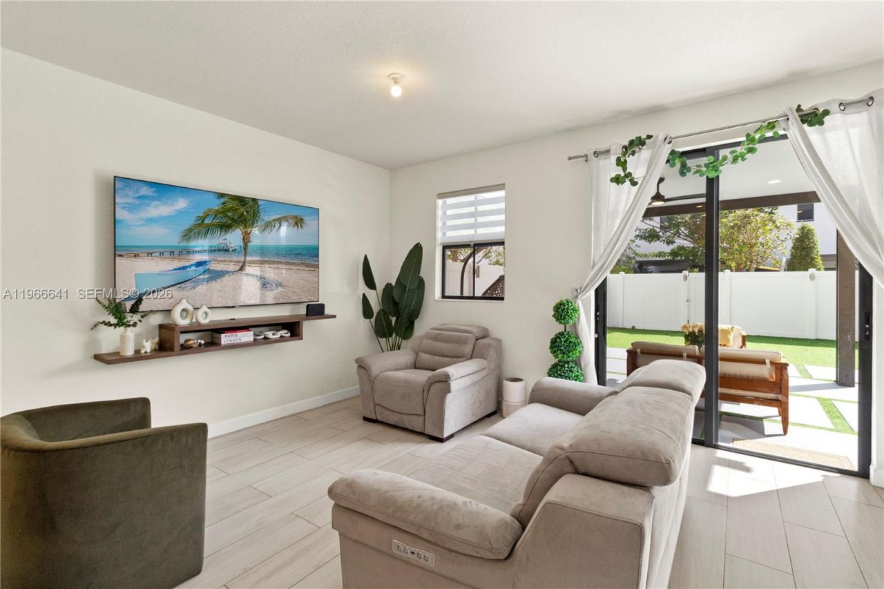 3226 W 108th St, Hialeah, FL 33018 Photo